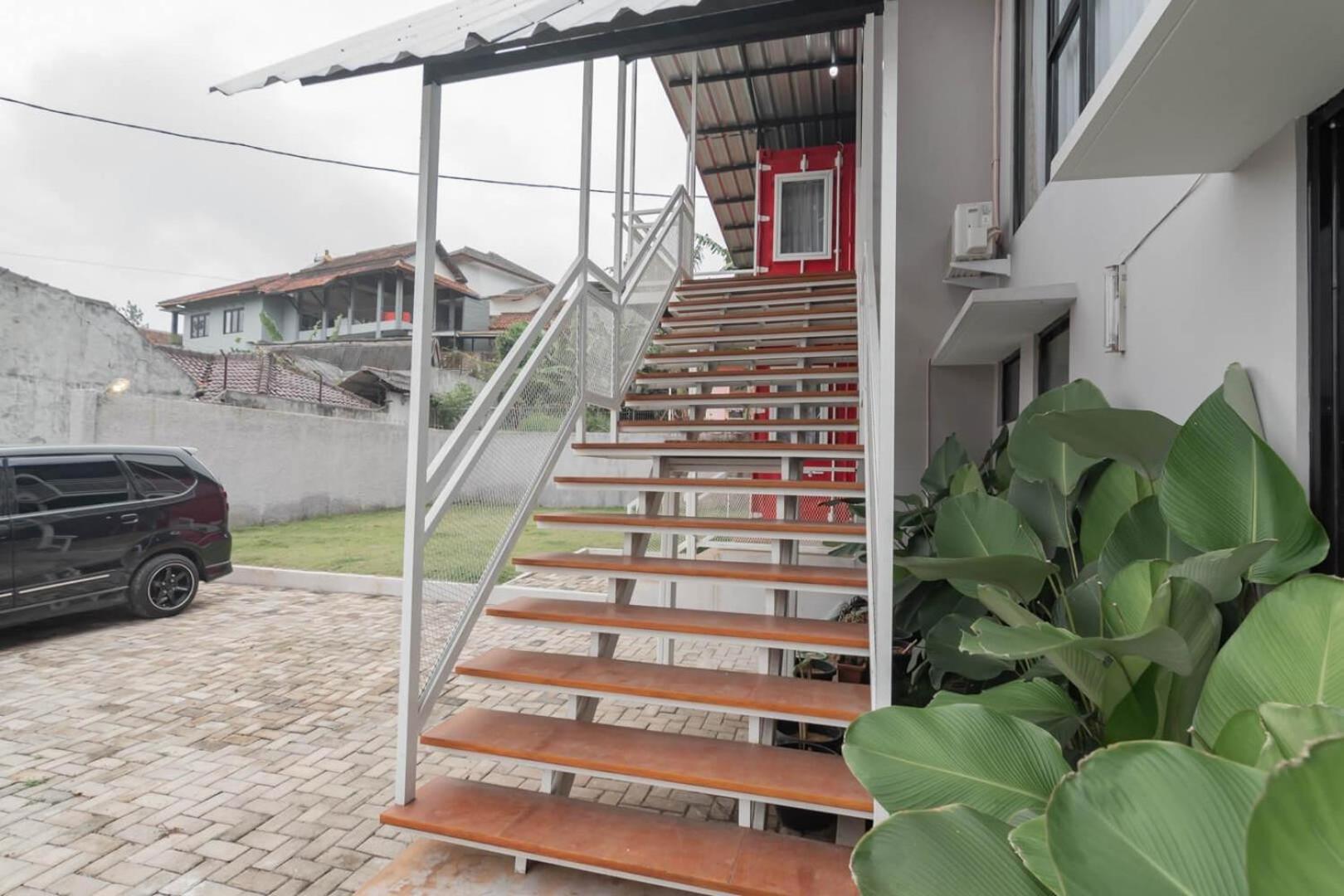 Reddoorz Plus Near Lembang Park & Zoo المظهر الخارجي الصورة